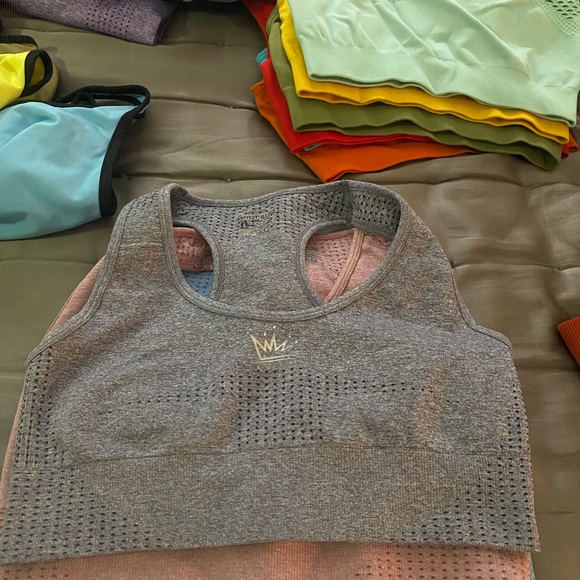 Sports bras all matching pants and shorts - Picture 1 of 3